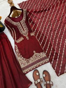 Ensemble de costume Sharara brodé pour femmes avec dupatta, tenue pakistanaise bordeaux pour les mariages et les fêtes - Product Image 5