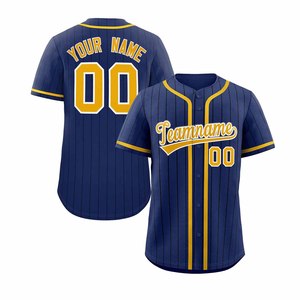 Maillot de baseball personnalisé pour homme, bleu marine et jaune rayé, manches courtes, respirant, avec nom d'équipe imprimé, design avant et arrière 00 - Product Image 5