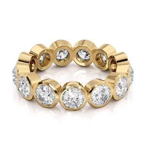 Bague d'éternité Seriquea à sertissage rond avec diamants de laboratoire, or jaune 10K, 2,5 mm, 16 pierres d'accentuation, certifiée IGI - Product Image 1