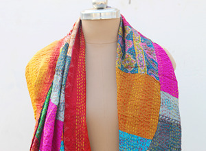 Bufandas y Chales Tradicionales Hechos a Mano para Mujer, Elegantes y Atemporales, Reversibles, de Seda y Algodón con Bordado Kantha, Nueva Tendencia - Product Image 4