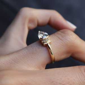 Anillo de banda de oro vermeil con diamante talla pera cultivado en laboratorio, de 14K, para mujer, regalo de compromiso para parejas. - Product Image 2