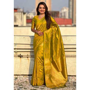 Sari de Noche de Seda Suave Verde Mehendi con Bordado de Zari Doble y Borde de Pavo Real - Product Image 5