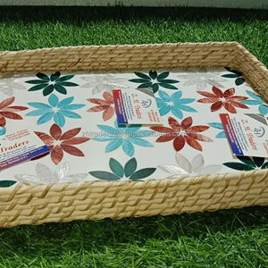 ถาดหวายทรงกลมทำด้วยมือของช่างฝีมือพร้อมตัวฝังมุกหรูหราน้ำหนักเบาชิ้นเสิร์ฟสำหรับการตกแต่งภายในบ้านแบบอินเดียสมัยใหม่ - Product Image 1