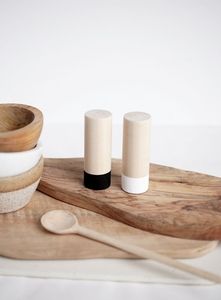 Salero y pimentero de madera, juego de salero y pimentero artesanal, salero de especias de lujo, accesorio de cocina moderno, decoración de mesa rústica para comedor. - Product Image 2