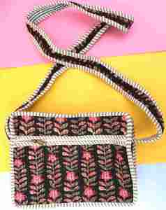 Bolso bandolera acolchado con estampado de Jaipur, bolso cruzado de algodón, bolso de tela india con estampado floral, bolso de mano bohemio, bolsa de viaje hecha a mano - Product Image 1