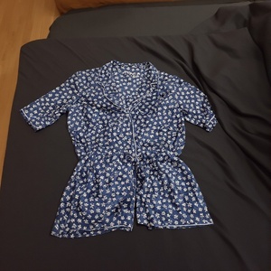 Ensemble pyjama à manches courtes pour femmes, imprimé géométrique bleu marine, avec col rabattu et short à cordon de serrage, vêtements de nuit d'été - Product Image 6
