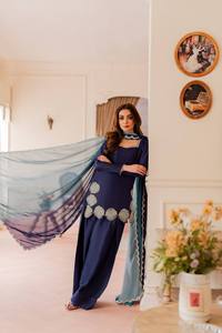 Traje pakistaní azul marino para mujer con dupatta en contraste – Elegante ropa de fiesta - Product Image 4