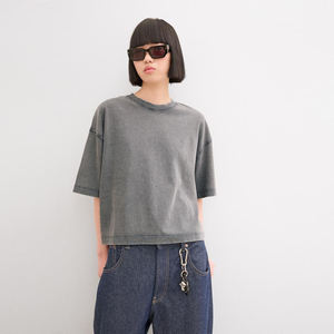 Camiseta Corta Casual de Verano para Mujer con Cuello Redondo, Manga Raglán, Ribete en Contraste y Detalles Metálicos en el Bajo y Mangas - Product Image 5