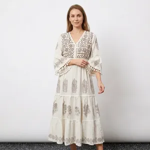 Robe longue formelle chic bohème vintage à motif floral 100 % chanvre et coton blanc, col en V, manches lanternes, taille haute, à franges, coupe ample et écologique - Product Image 1