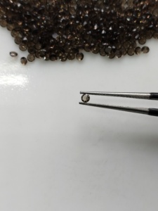 Cuarzo Ahumado Marrón Natural de 2.5MM, Corte Brillante Redondo, Tratado Térmicamente, Gema Suelta de la Mejor Calidad para Joyería - Product Image 2