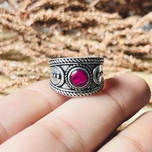 Anillo de latón con luna, banda ancha, estilo bohemio, con granate rodolita, para mujer, plata oxidada, joyería gótica llamativa, venta al por mayor - Product Image 2