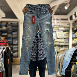 Vêtements en gros en stock, jeans pour hommes avec décoration boutonnée, patchwork, coupe slim, jeans en denim déchirés pour hommes, pantalon en stock - Product Image 3