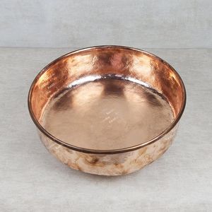 Cuenco de cobre martillado de primera calidad para pedicura en salón de belleza, con un elegante aspecto artesanal tradicional. - Product Image 3