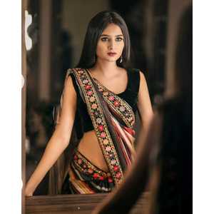 Robe de soirée imprimée numérique de créateur-Party Wear Saree - Product Image 5