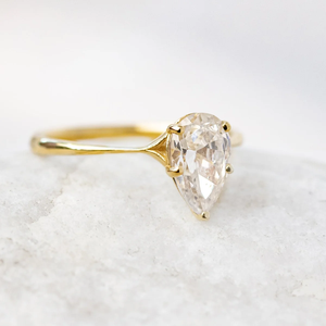 แหวนแต่งงานผู้หญิง ทอง 14k ประดับเพชรทรงลูกแพร์ ดีไซน์คลาสสิก - Product Image 2