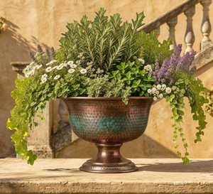 Maceta redonda clásica de metal con acabado martillado y base acanalada para exhibición de hierbas en interiores, jardinera de metal forjado a mano. - Product Image 2