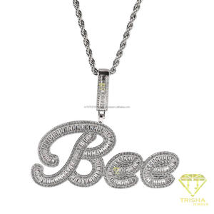 Collar moderno de diamantes cultivados en laboratorio de color rosa con eslabones brillantes inspirados en corazones y un colgante curvo distintivo para joyería. - Product Image 5
