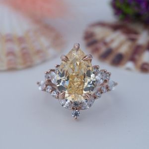 Luxeora Nouvelle Bague Couronne de Luxe Style Princesse Unique en Argent S925 Plaqué Or avec Moissanite Taille Poire 2 carats pour Femme - Product Image 1