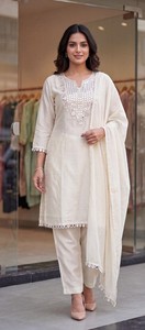 Salwar Kameez en soie Rangoli Crush avec broderies riches et travail de miroirs véritable, longueur genou, traditionnel, pour fêtes, Diwali et bals de promo - Product Image 5