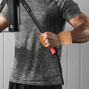 Soutien confortable et amélioration de la préhension : Poignée de gymnastique à 3 trous, idéale pour les gymnastes et les passionnés de fitness recherchant une solution fiable. - Product Image 5