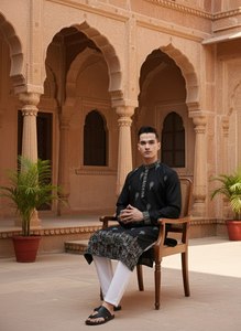 Kurta de Algodón para Hombre de NiMa Creations, Diseño Bordado, Corte Regular, Largo hasta la Rodilla, Estilo Tradicional Indio Pakistaní para Bodas y Fiestas - Product Image 5