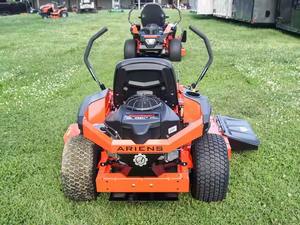 Cortadora de césped Ariens Edge de 52 pulgadas con giro cero y 23 HP, en perfecto estado. - Product Image 3