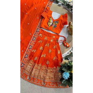 Vente en gros de vêtements indiens pour enfants de la dernière collection, de qualité supérieure, en soie Vichitra pure, Lehenga Choli pour mariage - Product Image 1