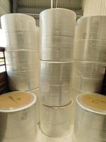 Feuchtigkeitstransferierendes SSS-Vliesstoff 10 GSM Hygieniklasse Atmungsaktiv 100% Polypropylen Gepunktetes Baby- und Erwachsenen-Windelauflagen-Obermaterial