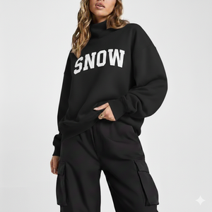เสื้อคอเต่าโอเวอร์ไซส์สีน้ำเงินกรมท่าพิมพ์ลายตัวอักษร Snow สำหรับผู้หญิง ผลิตตามแบบ OEM เสื้อคอเต่าแบบมีปก ผ้าฟลีซน้ำหนักเบา โอเวอร์ไซส์ - Product Image 1