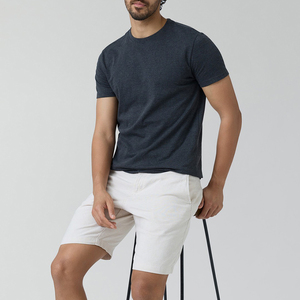 T-shirt décontracté à manches courtes et col rond gris foncé pour homme, coupe classique, tricoté - Product Image 1