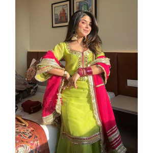 Hermoso Salwar Kameez de Algodón, Elegante Conjunto para Fiesta con Top, Pantalones Plazzo y Dupatta Bordado - Product Image 5
