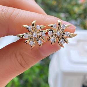 Pendientes de Oro Amarillo de 9k con Diamantes Creados en Laboratorio, Certificados por IGI, con Halo Intercambiable y Círculo Extraíble, Modelo RAMDUT - Product Image 1