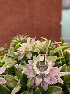 Collar con Colgante de Diamante Cultivado en Laboratorio, Geométrico, Elegante, con Halo de Esmeraldas, en Oro Rosa de 9K, para Compromiso o Boda - Product Image 4