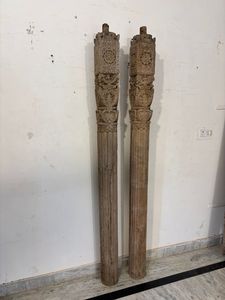 Pilares de Madera Tallados a Mano Estilo Vintage – Postes Arquitectónicos Azules Envejecidos – Par de Decoración Rústica India - Product Image 2