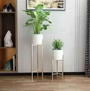 Support de pot de fleurs en métal haut de gamme avec pot blanc, design triangulaire fait main durable pour pots lourds et décoration intérieure élégante - Product Image 3