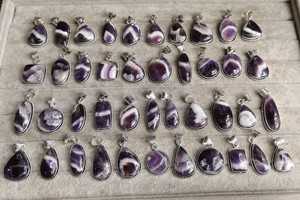 Fine Quality Chevron Amethyst Agate Pendant Necklace High Grade Crystal Fashion Jewelry Hand Carved Wholesale Bulk Gift Option - Product Image 6