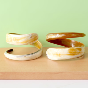 Pulsera de cuerno de serpiente en espiral hecha a mano, pulsera de cuerno de búfalo natural de brazalete ancho, pulsera de cuerno de brazalete de Perfect Enterprises - Product Image 4