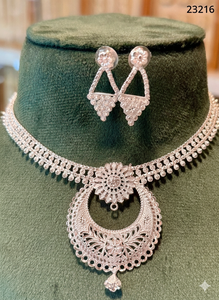 MOLL JEWELLERS Ensemble Collier et Boucles d'Oreilles Floraux en Alliage de Zinc Plaqué Or 24K Tendance avec Zircon - Cadeau de Mariage pour Femme Certifié par un tiers - Product Image 5