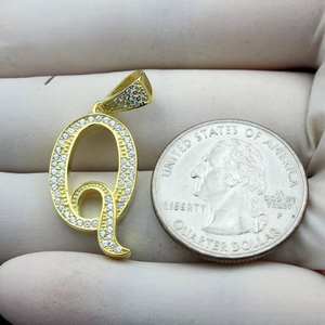 Colgante de Letra Q con Diamante Moissanite, Plata de Ley 925, Letra del Alfabeto con Incrustaciones de Diamantes, Sin Cadena, Regalo de Cumpleaños - Product Image 1