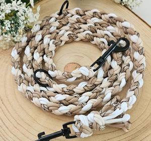 Laisse pour chien tressée beige et marron, robuste, beige, marron, noir, crème, durable, faite à la main, multicolore, en paracorde, personnalisable - Product Image 1