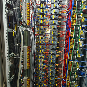 Fabricant et fournisseur de panneaux de commande PLC industriels Sine Electricals Jharkhand pour les systèmes d'automatisation, l'intégration HMI, VFD et SCADA - Product Image 1