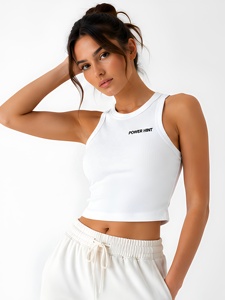 Débardeur côtelé en maille pour femme, coupe ajustée, dos nageur, blanc, avec logo personnalisé, pour le sport, la gym, le streetwear décontracté, style crop top - Product Image 3