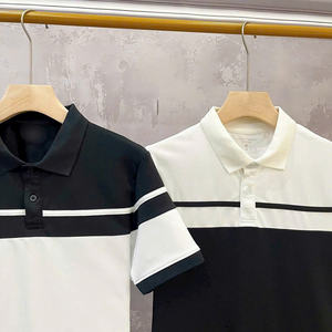 T-shirt mignon Mickey pour femmes - Tissu en coton doux et respirant, style décontracté, parfait à porter avec des jeans, des jupes ou des shorts - Product Image 5