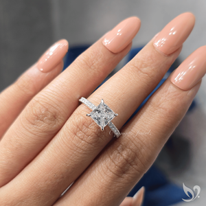 Anillo de compromiso llamativo de oro blanco de 10K con diamante de laboratorio talla princesa de 2 quilates, banda pavé tipo catedral, certificado IGI - Product Image 4