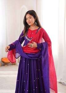 Elegante Conjunto de Tres Piezas Anarkali de Diseño Romano con Bordado de Lentejuelas y Espejo Real, Largo hasta el Suelo, Reversible, Sin Arrugas, de Secado Rápido - Product Image 4
