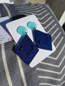 Pendientes de Resina de Textura Suave, Pendientes de Resina de Superficie Fina, Pendientes de Resina con Acabado Sólido, Artículo de Resina para Uso en Fábrica y Venta al por Mayor Personalizada - Product Image 3