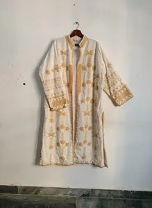 Elegante Chaqueta Larga de Terciopelo Bordado Suzani para Mujer, con Estampado Floral, Cuello Alto, Manga Larga, Estilo Boho Chic, Ropa de Abrigo para Invierno - Product Image 4