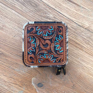 Venta al por mayor Mini viaje de cuero de vaca caja de la joyería portátil anillo pendiente collar organizador de almacenamiento personalizado a mano pequeña caja de joyería - Product Image 2