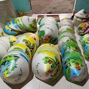 BEST SELLER Chapeau vietnamien Non La en bambou et feuilles pour les activités de voyage et les expositions culturelles - Product Image 3