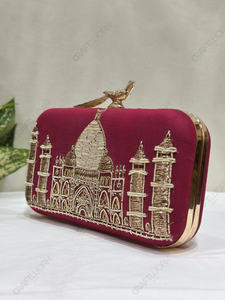 Pochette de soirée et de mariage Heritage, brodée motif Monument Marron, avec fermoir à bec, pour la vente en boutique - Product Image 2